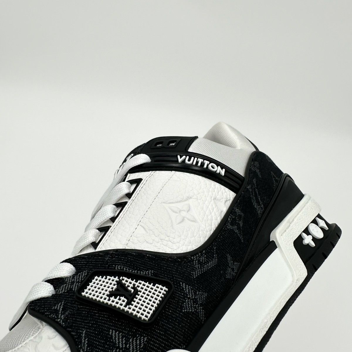 Louis Vuitton Louis Vuitton Trainer Black White Low Tops Size US 11 / EU 44 - 7 Thumbnail