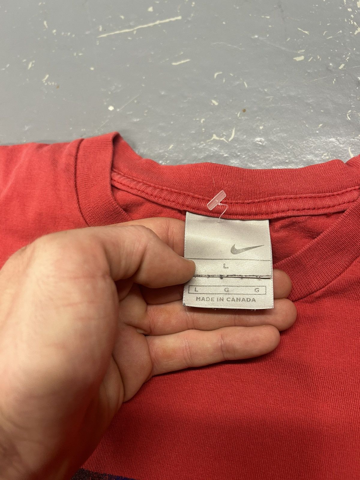 Nike × Vintage Crazy Vintage Y2K Essential Red Nike Script Tee Shirt Faded Size US L / EU 52-54 / 3 - 3 Thumbnail