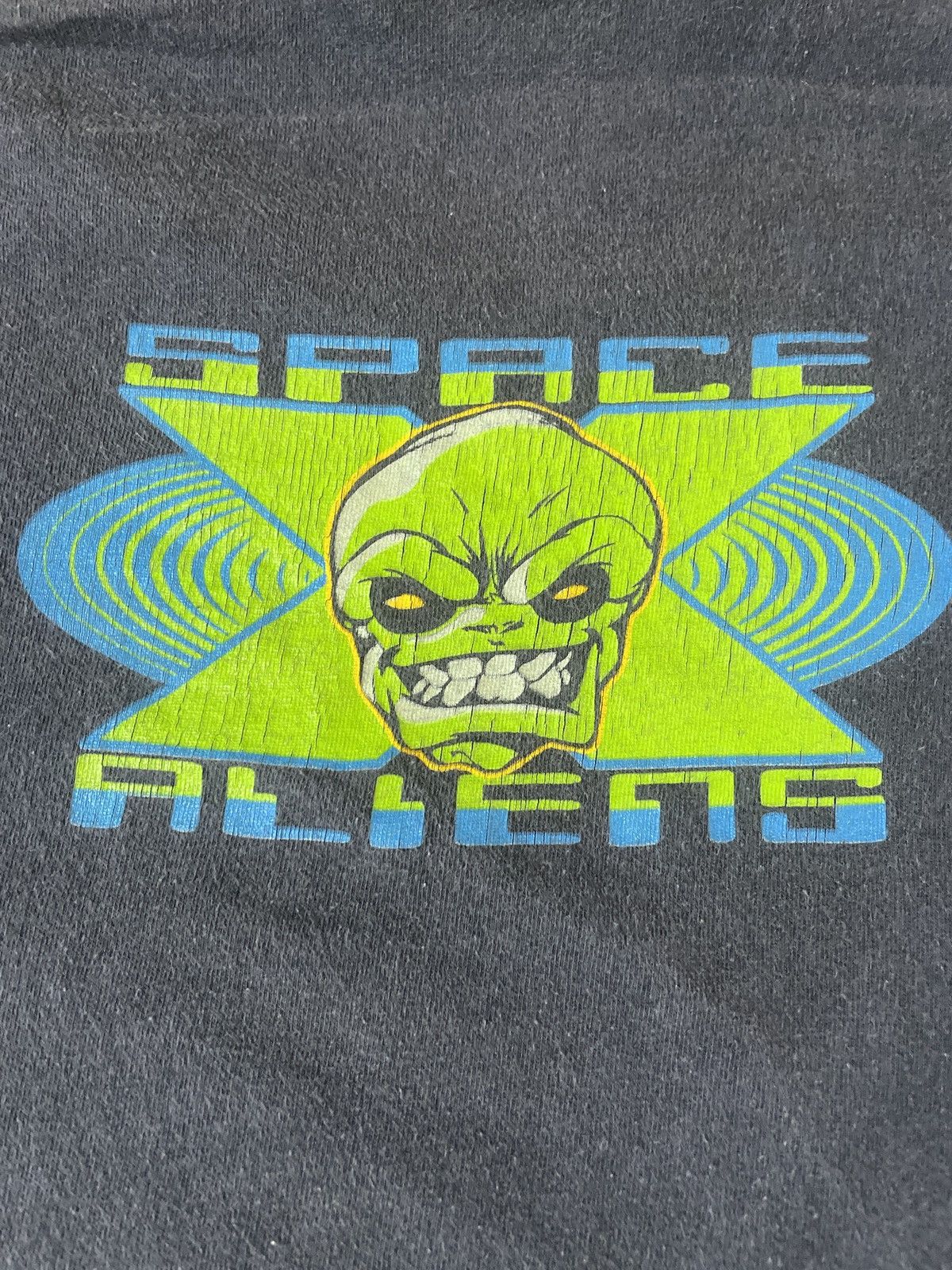 Vintage ALIENS IN BLACK GRAPHIC SHIRT Size US M / EU 48-50 / 2 - 5 Thumbnail