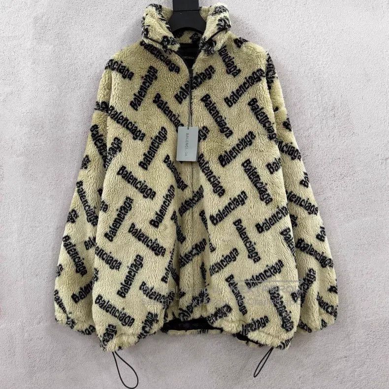 Balenciaga Balenciaga Beige Barrage Full-Print Logo Teddy Fleece Jack Size 4XL / US 24-26 - 1 Thumbnail