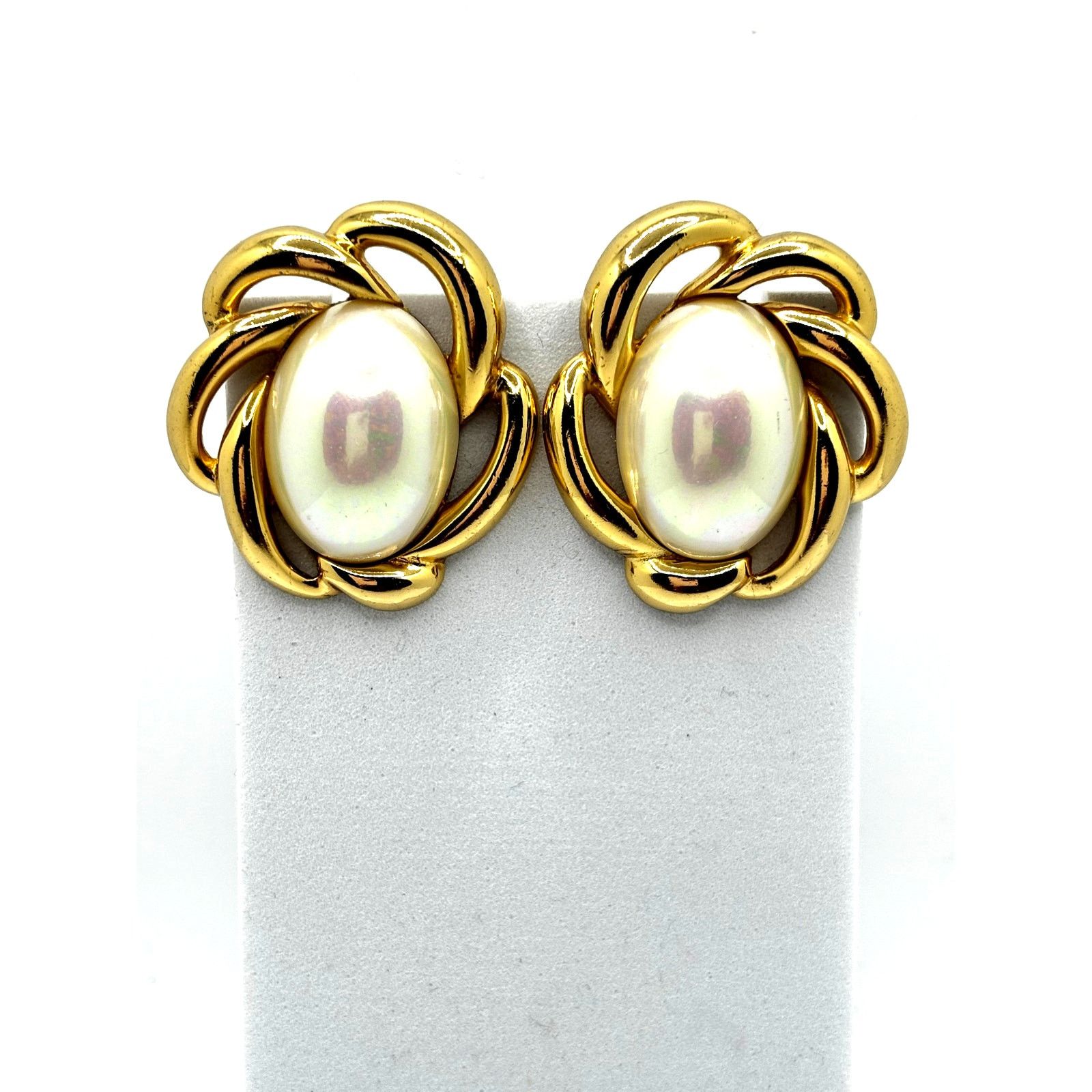 Dior CHRISTIAN DIOR Gold Lux Mother of Pearl Button Earrings Size ONE SIZE - 2 Thumbnail