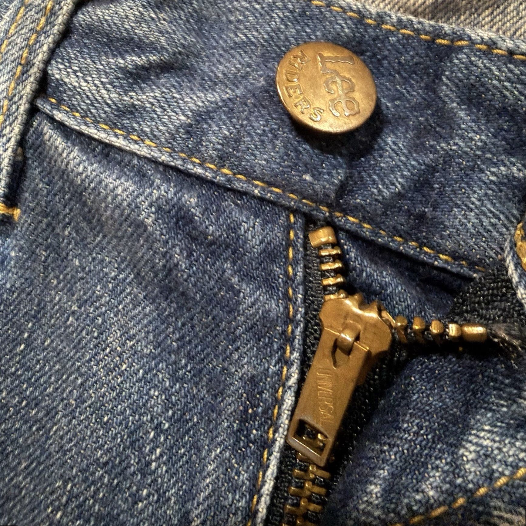 Lee VINTAGE LEE CHER COLAB UNION MADE JAPAN Distressed COWBOY JEANS 28W 26L Blue Mens Jeans Size US 28 / EU 44 - 4 Thumbnail