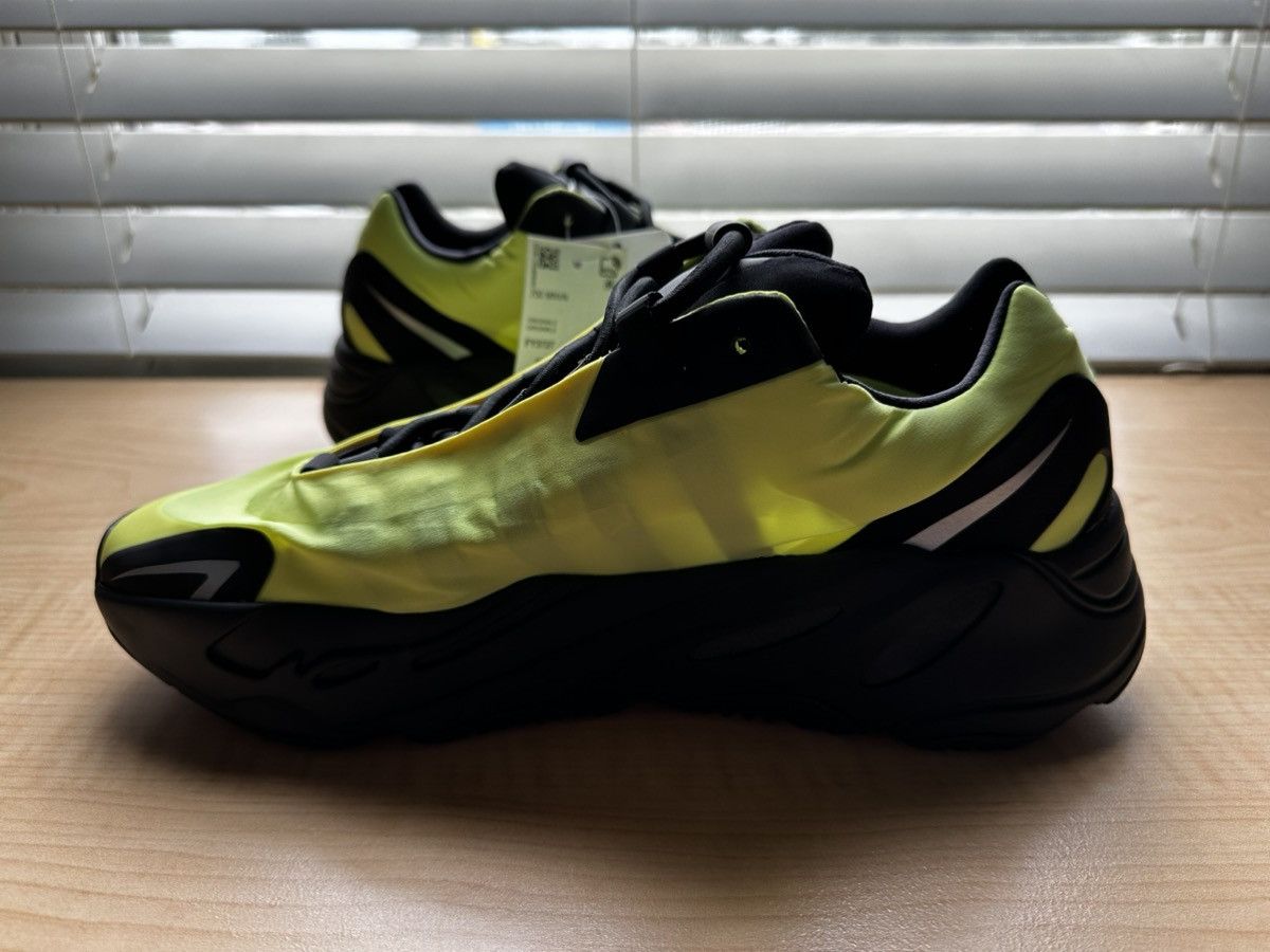 Adidas × Yeezy Yeezy 700 MNVN Phosphor Size US 10 / EU 43 - 4 Thumbnail