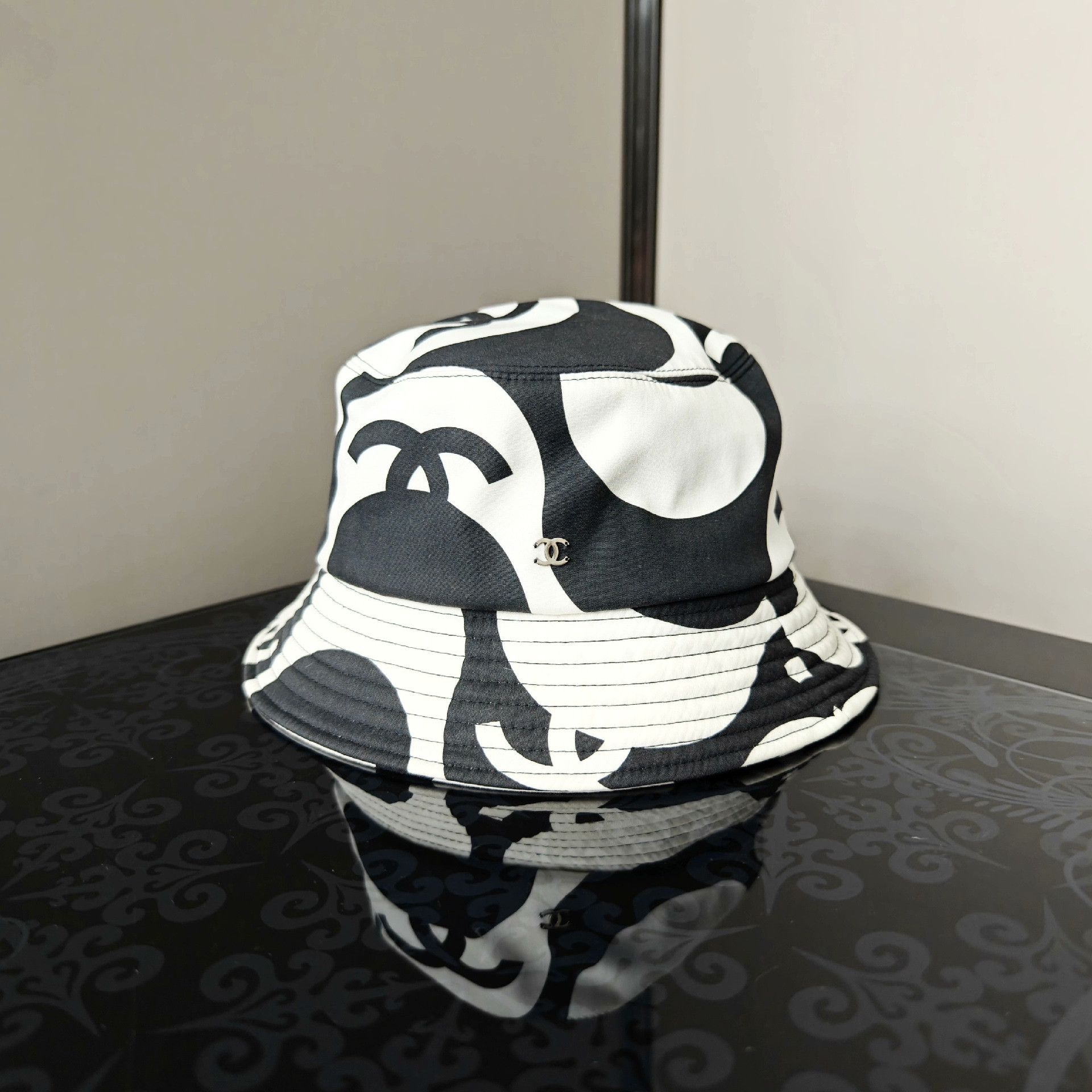 Chanel Chanel Black White CC Bucket Hat Size ONE SIZE - 1 Thumbnail
