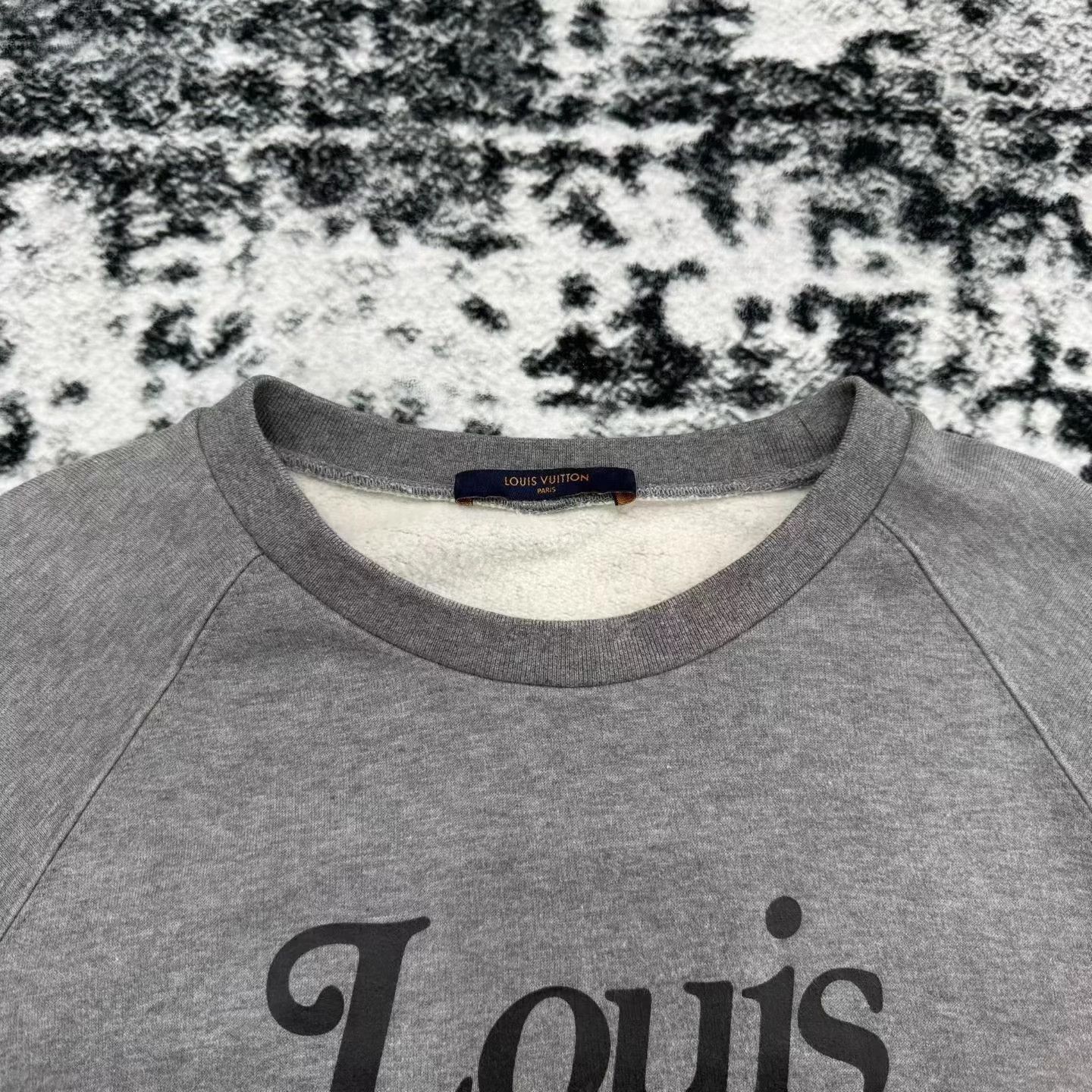 Louis Vuitton LV NIGO x Gray Script Logo Sweatshirt XXL Size US XL / EU 56 / 4 - 3 Thumbnail