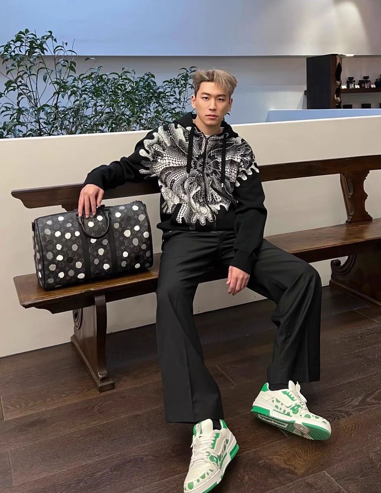 Louis Vuitton LV Trainer X Yayoi Kusama White Green 42.5/8.5 Size US 8.5 / EU 41-42 - 8 Thumbnail