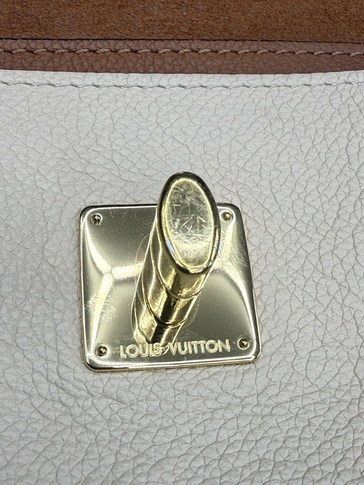 Louis Vuitton AUTHENTIC Louis Vuitton Lockme Tender Calfskin Leather Bag Size ONE SIZE - 22 Thumbnail