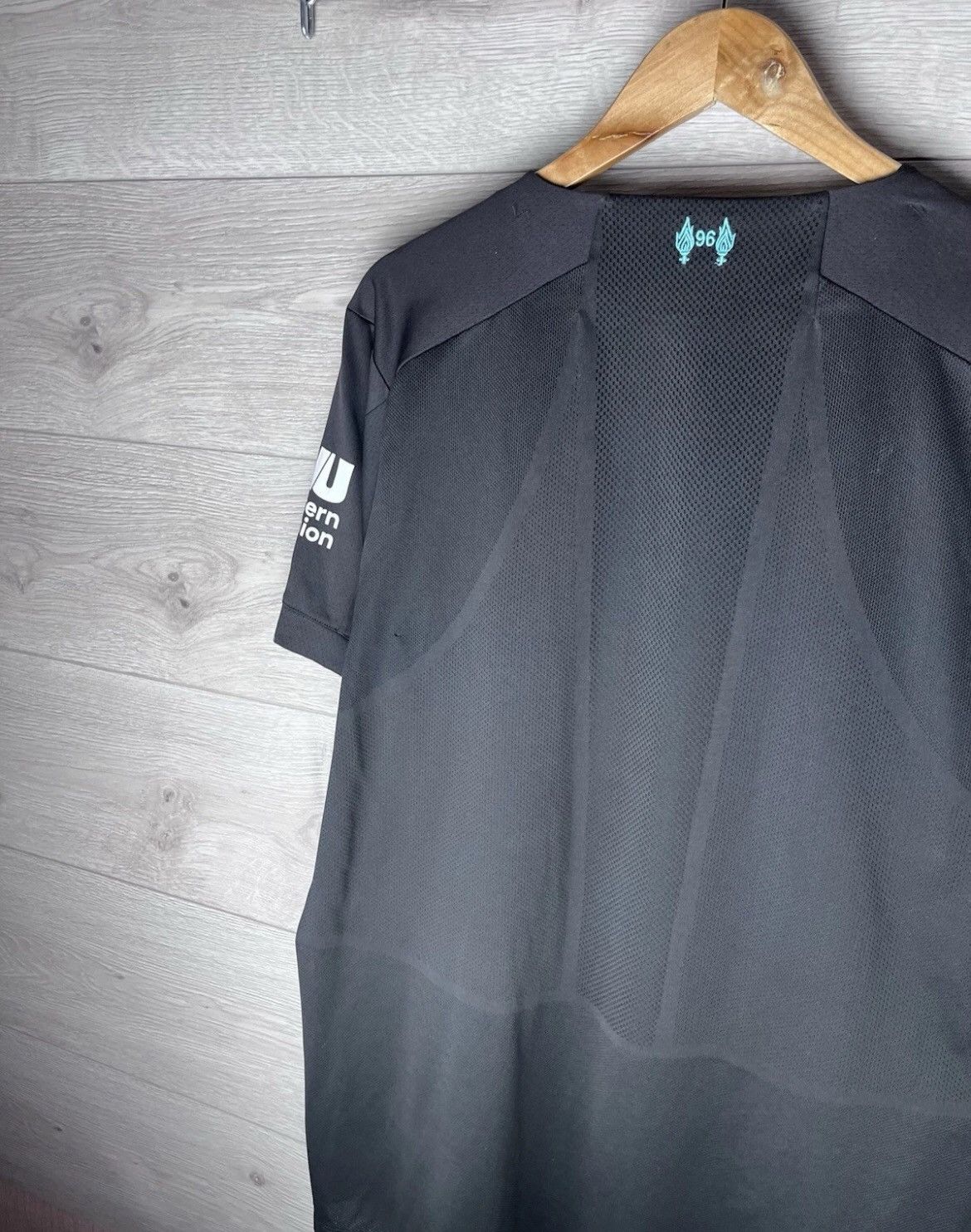 New Balance MENS SOCCER JERSEY FC LIVERPOOL SIZE XL 2018/19 SPORT Size US XL / EU 56 / 4 - 11 Thumbnail