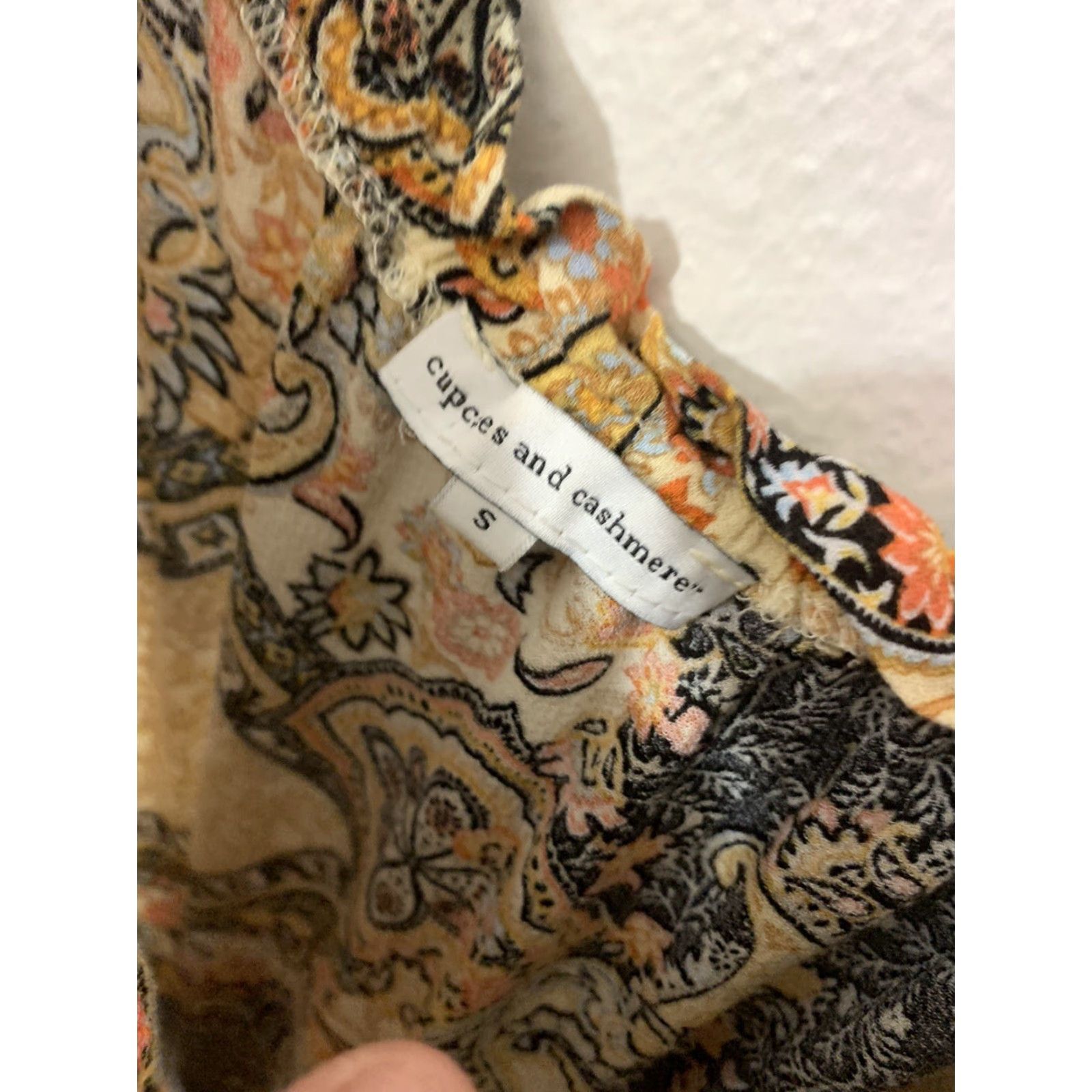 Vintage VINTAGE Cupcakes and Cashmere Yellow Aztec Paisley Cold Shoulder Blouse Size Small Size S / US 4 / IT 40 - 2 Thumbnail