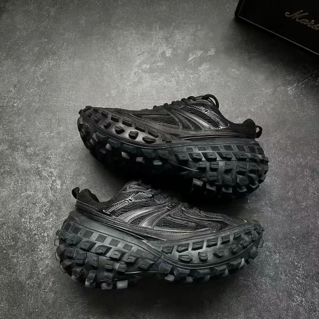 Balenciaga Balenciaga Black Lowtop Sneakers 39 Men Size US 6.5 / EU 39-40 - 1 Thumbnail