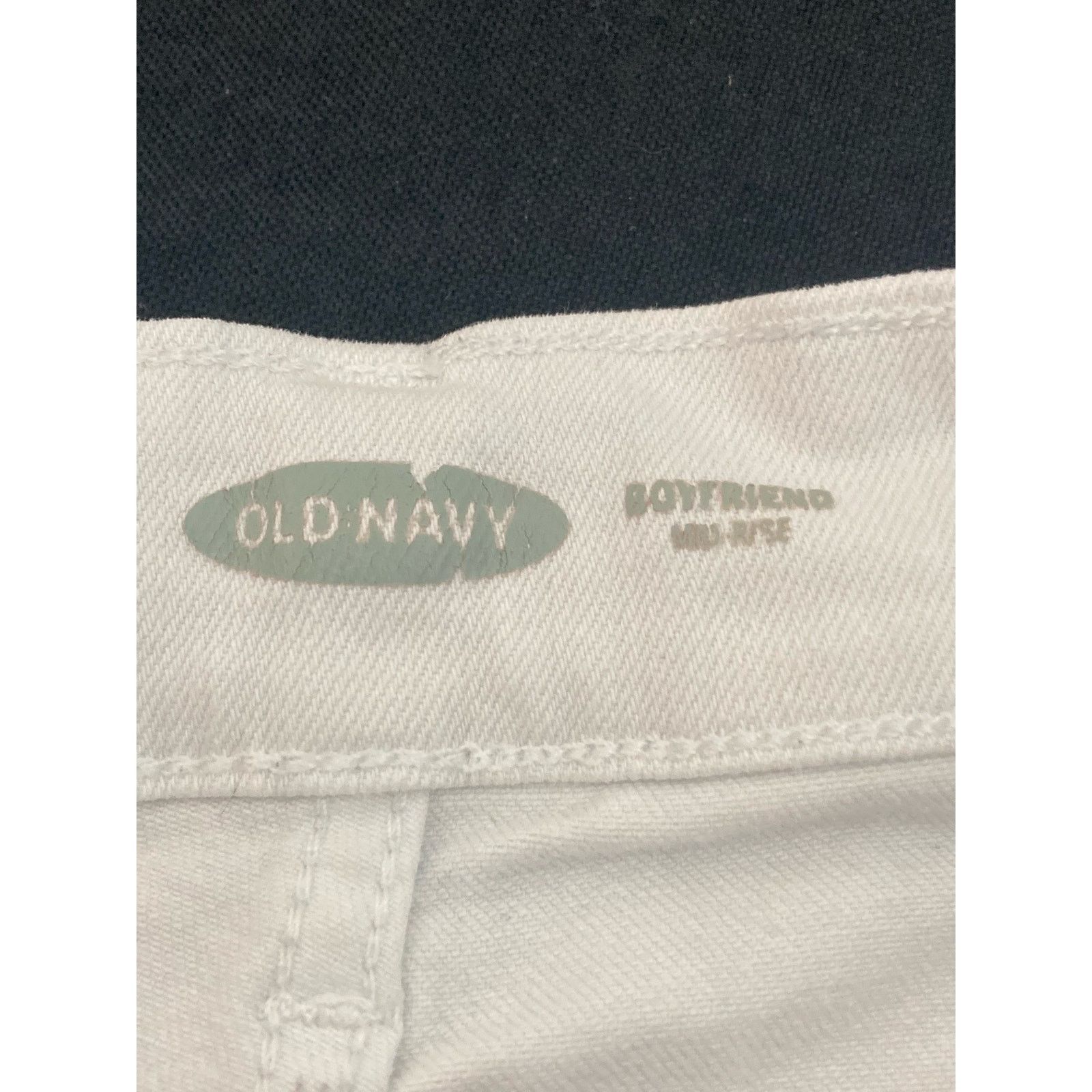 Old Navy Old Navy Boyfriend Shorts Mid Rise Distressed White Shortie Size 26" / US 2 / IT 38 - 2 Thumbnail