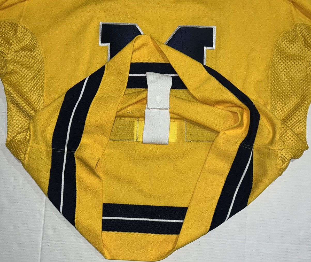 Nike Vintage Nike Michigan Wolverines Hockey Jersey Team Issued Size US XXL / EU 58 / 5 - 8 Thumbnail