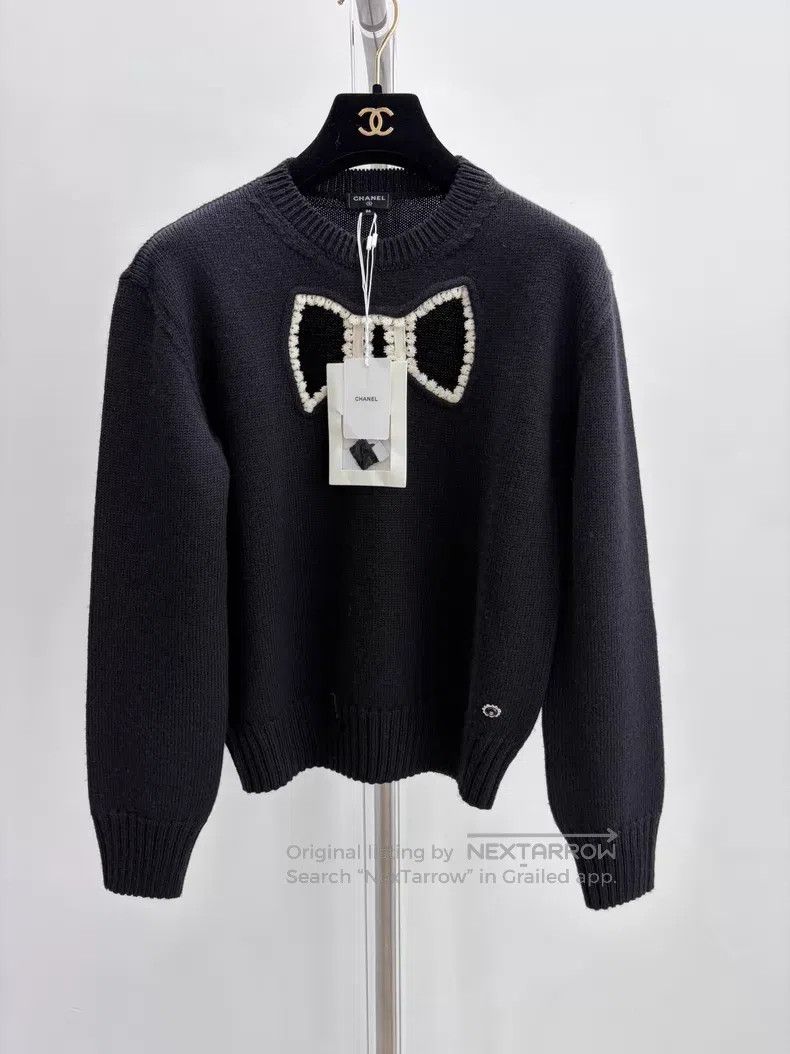 Chanel Chanel Hollow-in bow sweater Size XS / US 0-2 / IT 36-38 - 1 Thumbnail