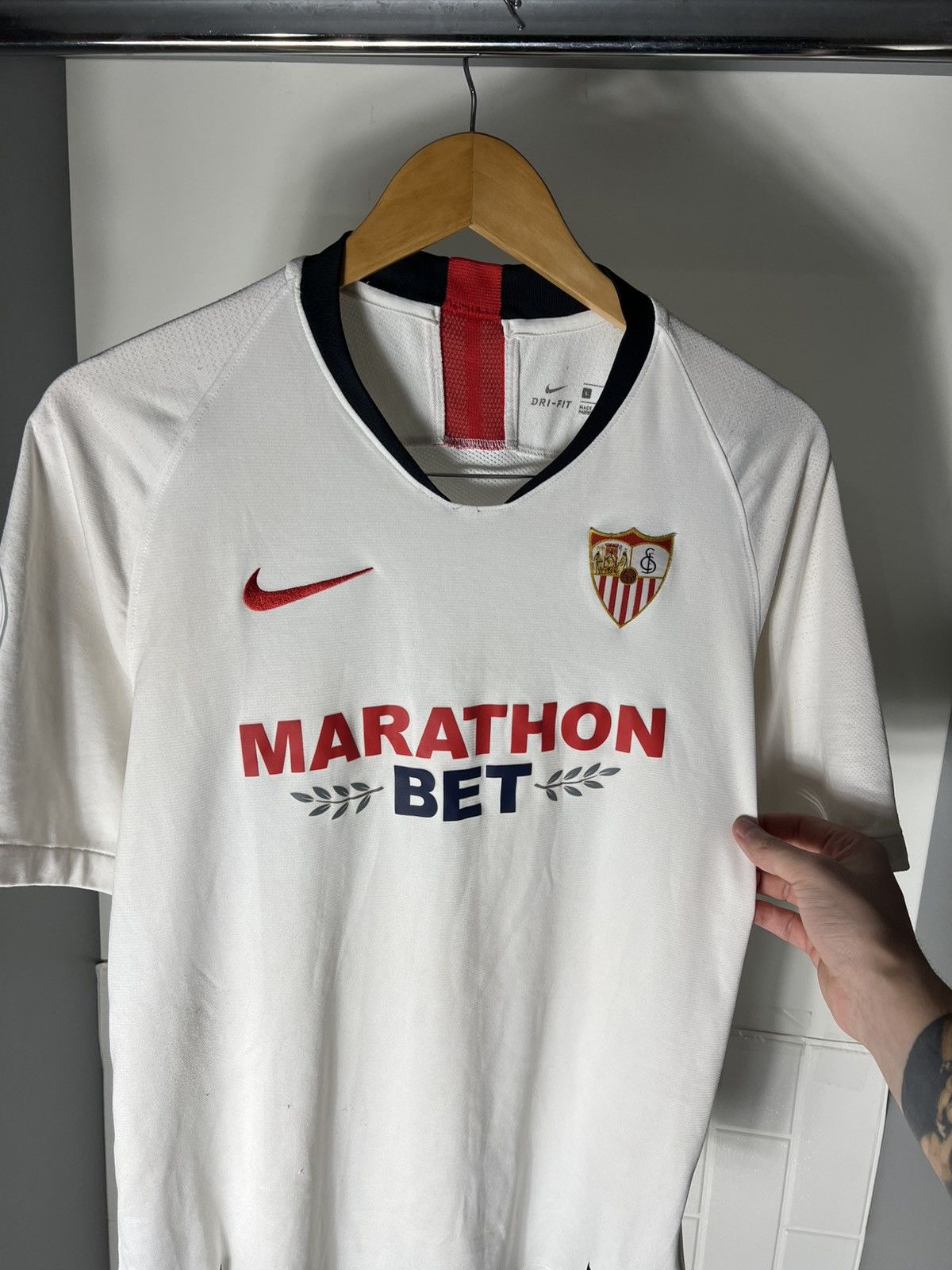 Nike VINTAGE NIKE FC SEVILLA SPAIN RETRO SOCCER JERSEY Y2K 90s Size US L / EU 52-54 / 3 - 14 Thumbnail