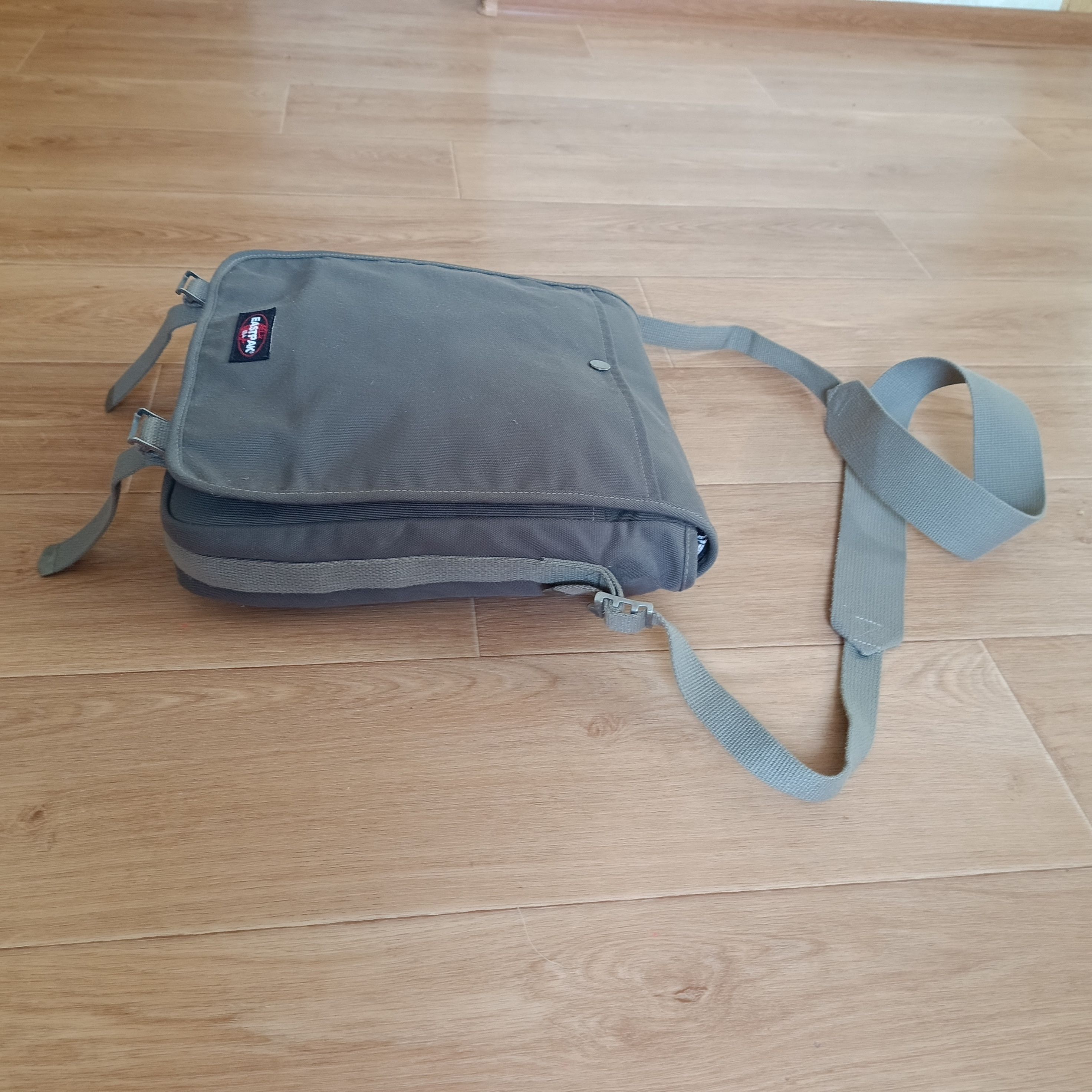 Eastpak × Vintage Eastpack Anarchy messenger bag khaki shoulder cross body bag Size ONE SIZE - 5 Thumbnail
