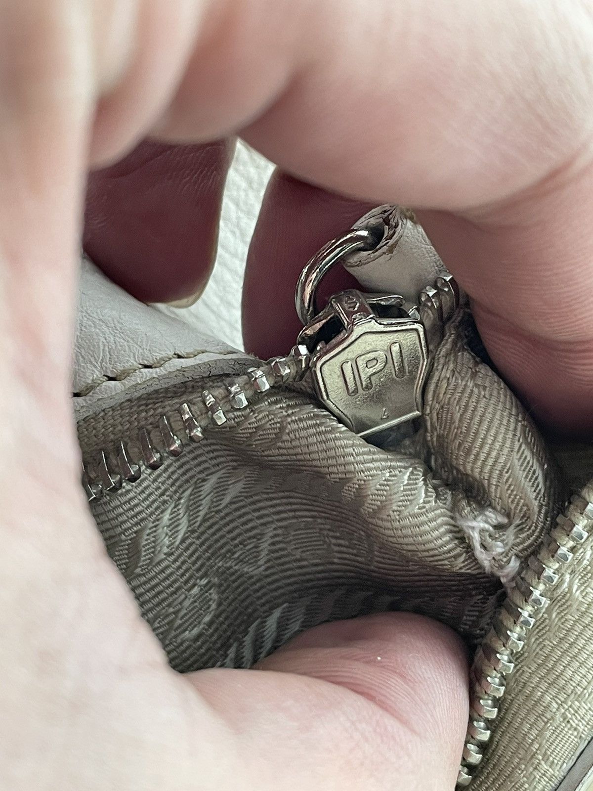 Prada Very Rare Prada Leather CANVAS SHOULDER BAG BEIGE Size ONE SIZE - 15 Thumbnail