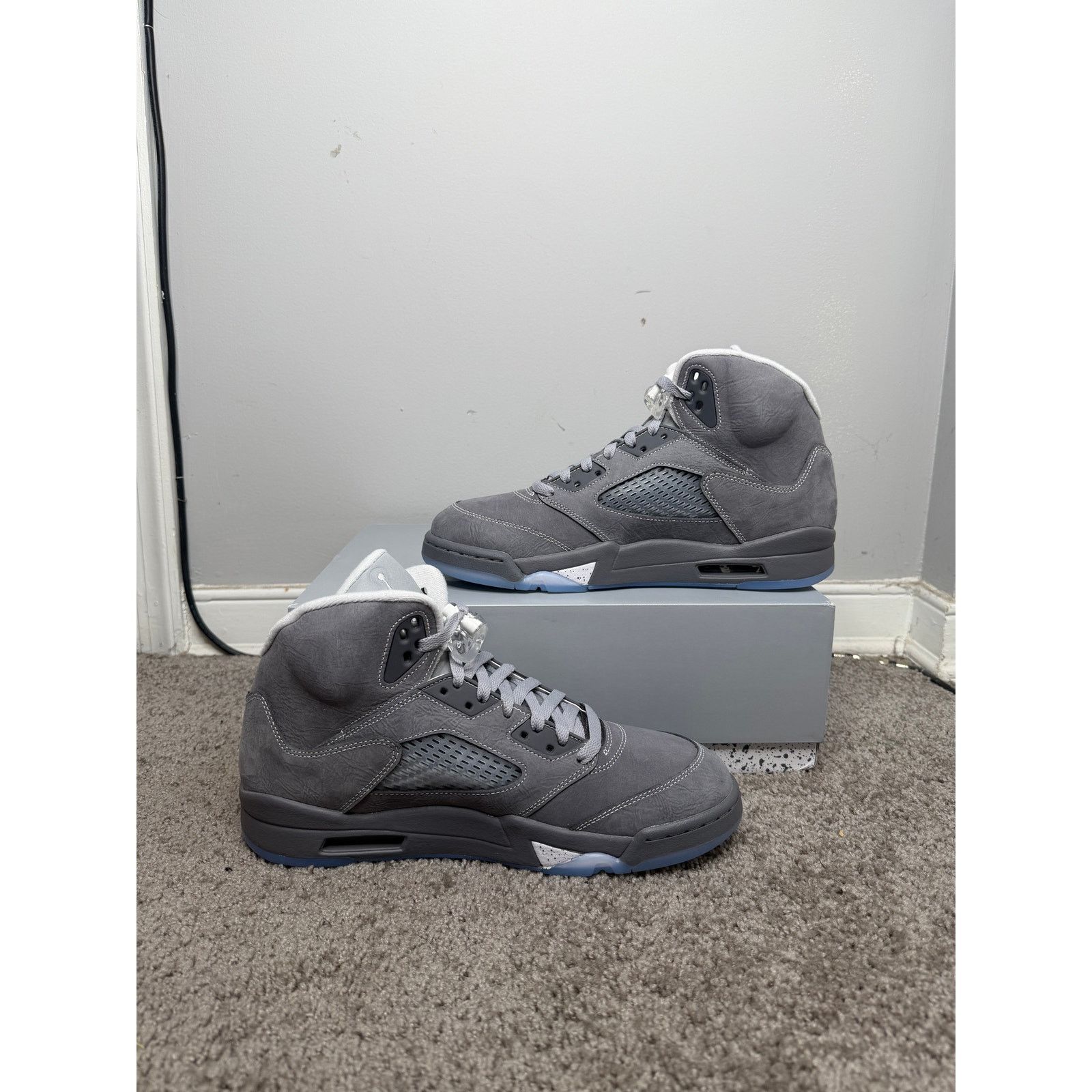 Jordan Brand Air Jordan 5 Retro Wolf Grey Shoes Size 11 Size US 11 / EU 44 - 2 Thumbnail