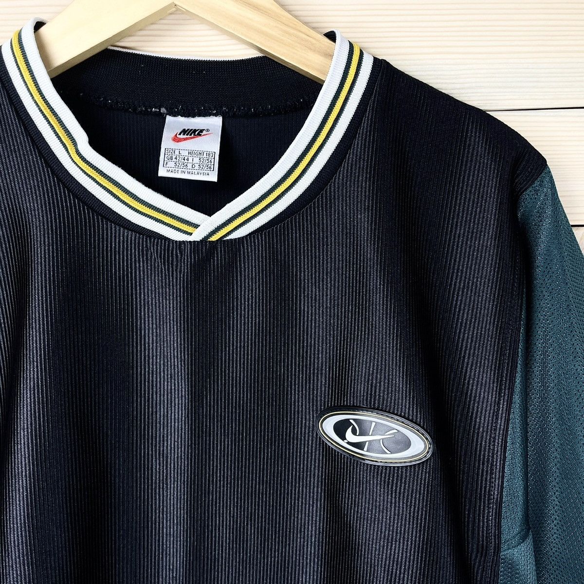 Nike × Vintage Nike vintage 90s basketball jersey tee Black/Green size L Size US L / EU 52-54 / 3 - 4 Thumbnail
