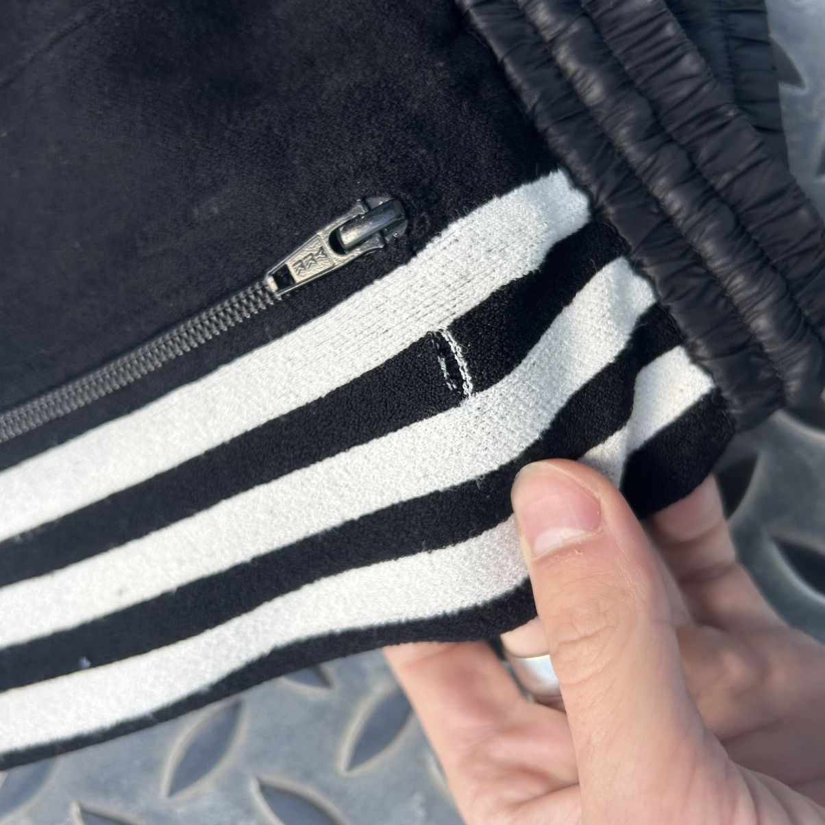 Yohji Yamamoto Adidas x yohji yamamoto Y-3 2019 Size 30" / US 8 / IT 44 - 13 Thumbnail