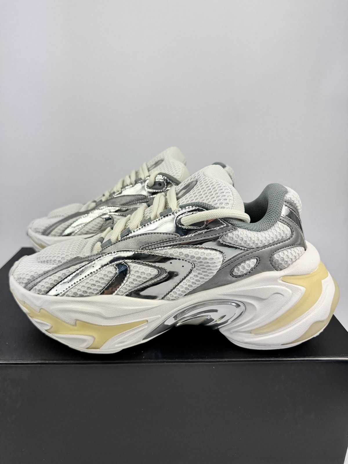 Various ZERO SNOW WHITE/ LIQUID LUSTER SNEAKERS Size US 10 / EU 43 - 7 Thumbnail