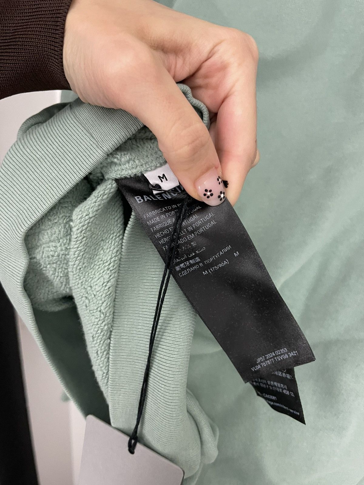 Balenciaga BACK REFLECTIVE HOODIE MEDIUM FIT IN SAGE GREEN Size US M / EU 48-50 / 2 - 4 Thumbnail