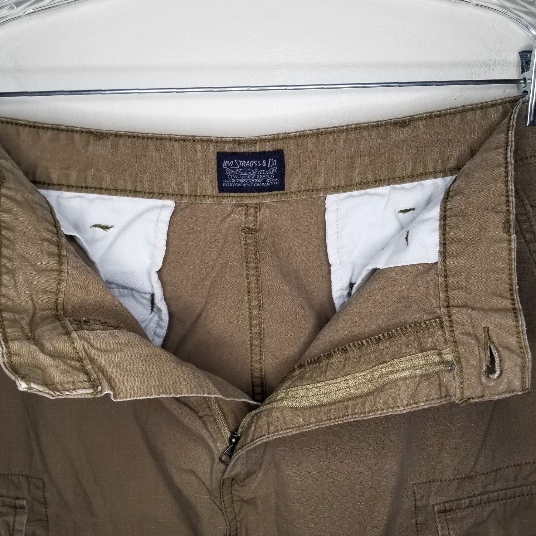 Levi's LEVI'S Cargo Shorts Brown Lightweight Mens Size 36 Regular Men's Shorts Brown 36 Size US 36 / EU 52 - 3 Thumbnail