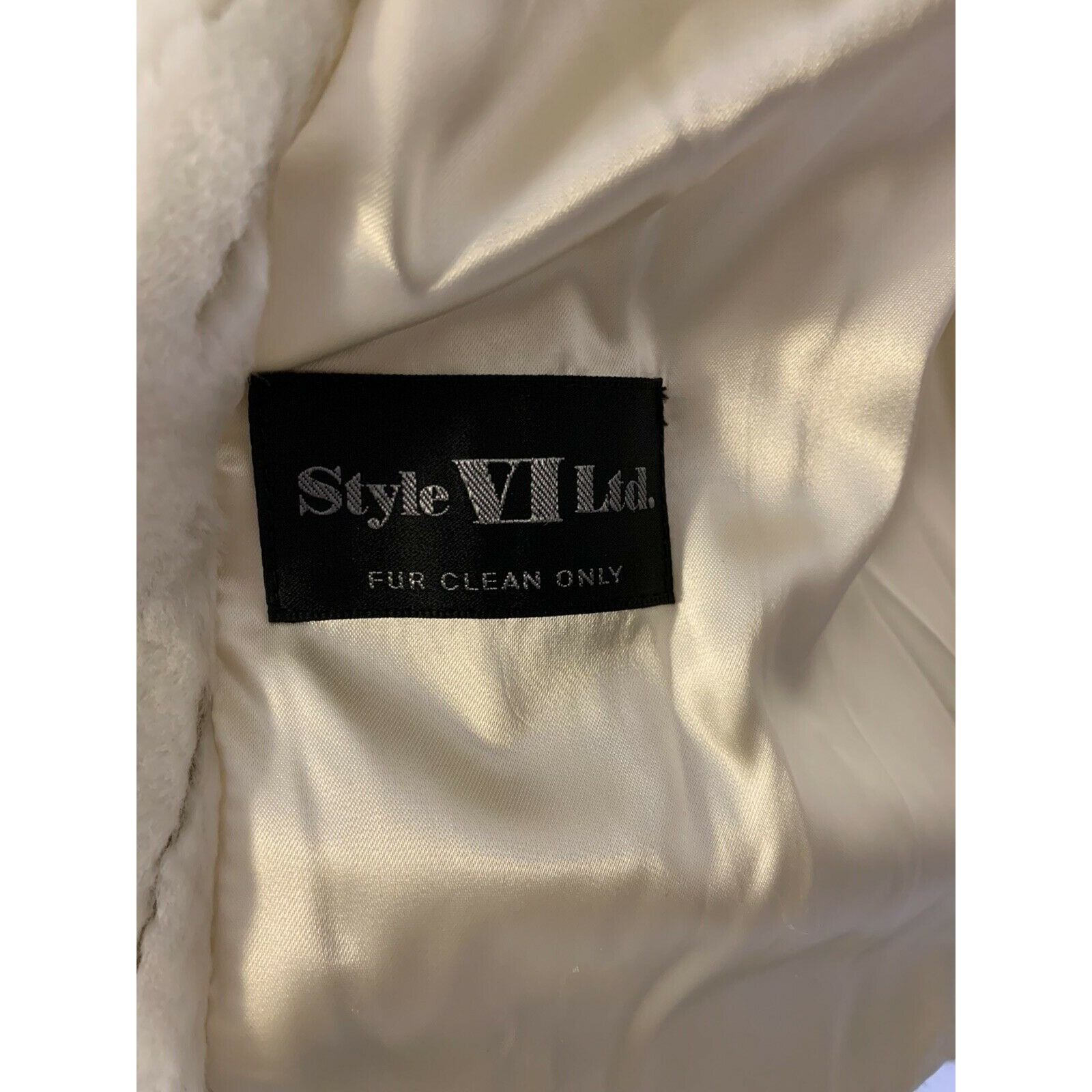 Vintage Vintage Style VI Ltd Ladies Sz S White Faux Mink Fur Coat Ve Size S / US 4 / IT 40 - 2 Thumbnail