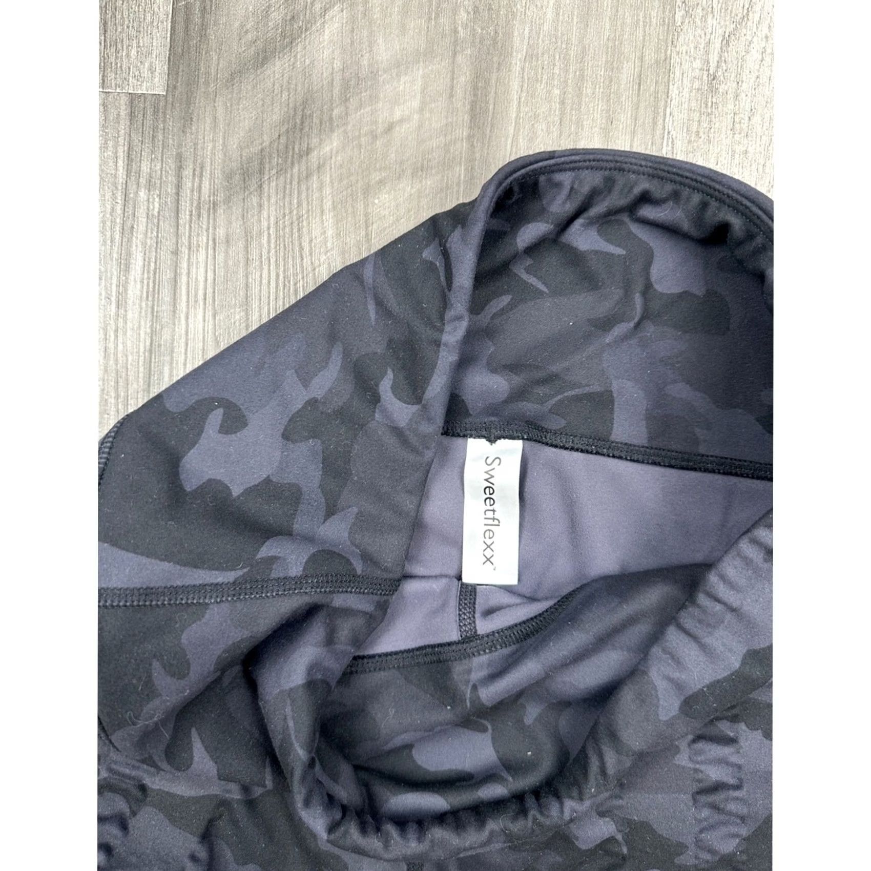 Vintage Sweetflexx High Rise Pockets Camo Resistance Leggings Womens 8 Black NWOT Leather? Size 30" / US 8 / IT 44 - 6 Thumbnail