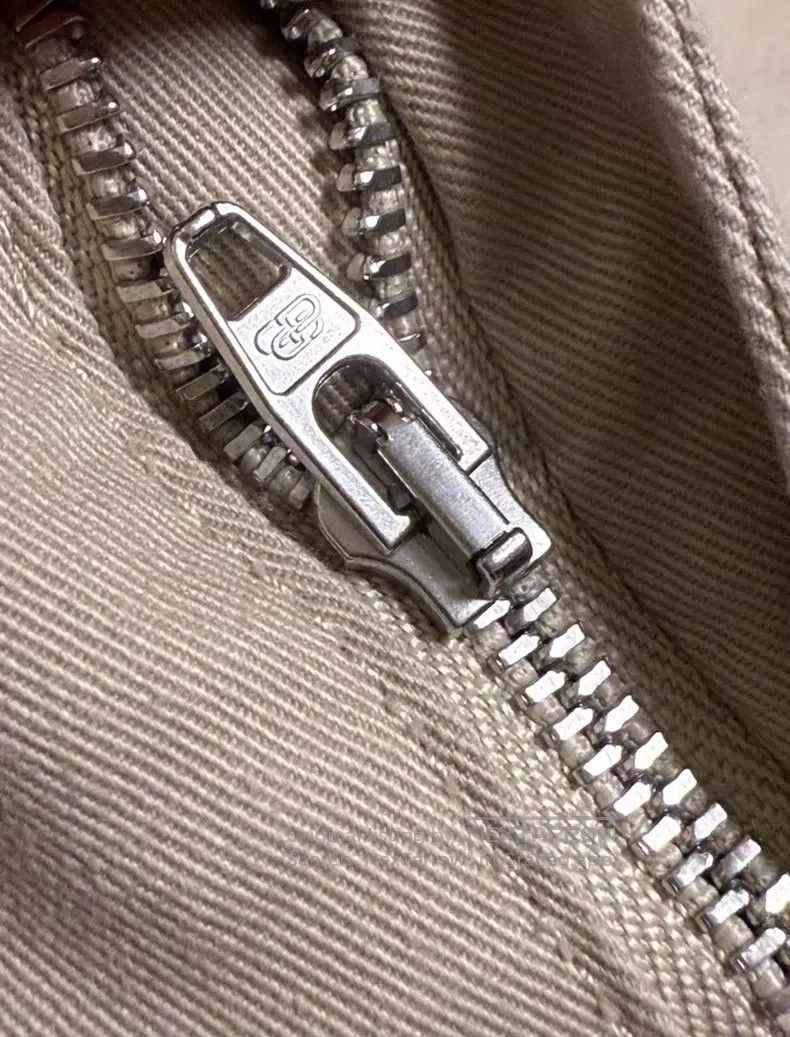 Balenciaga Balenciaga Cargo shorts, khaki, size 46 Size US 30 / EU 46 - 5 Thumbnail