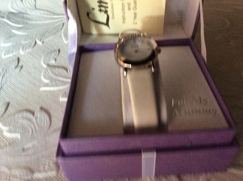 Designer Limit mumy white leather strap watch Size ONE SIZE - 2 Thumbnail