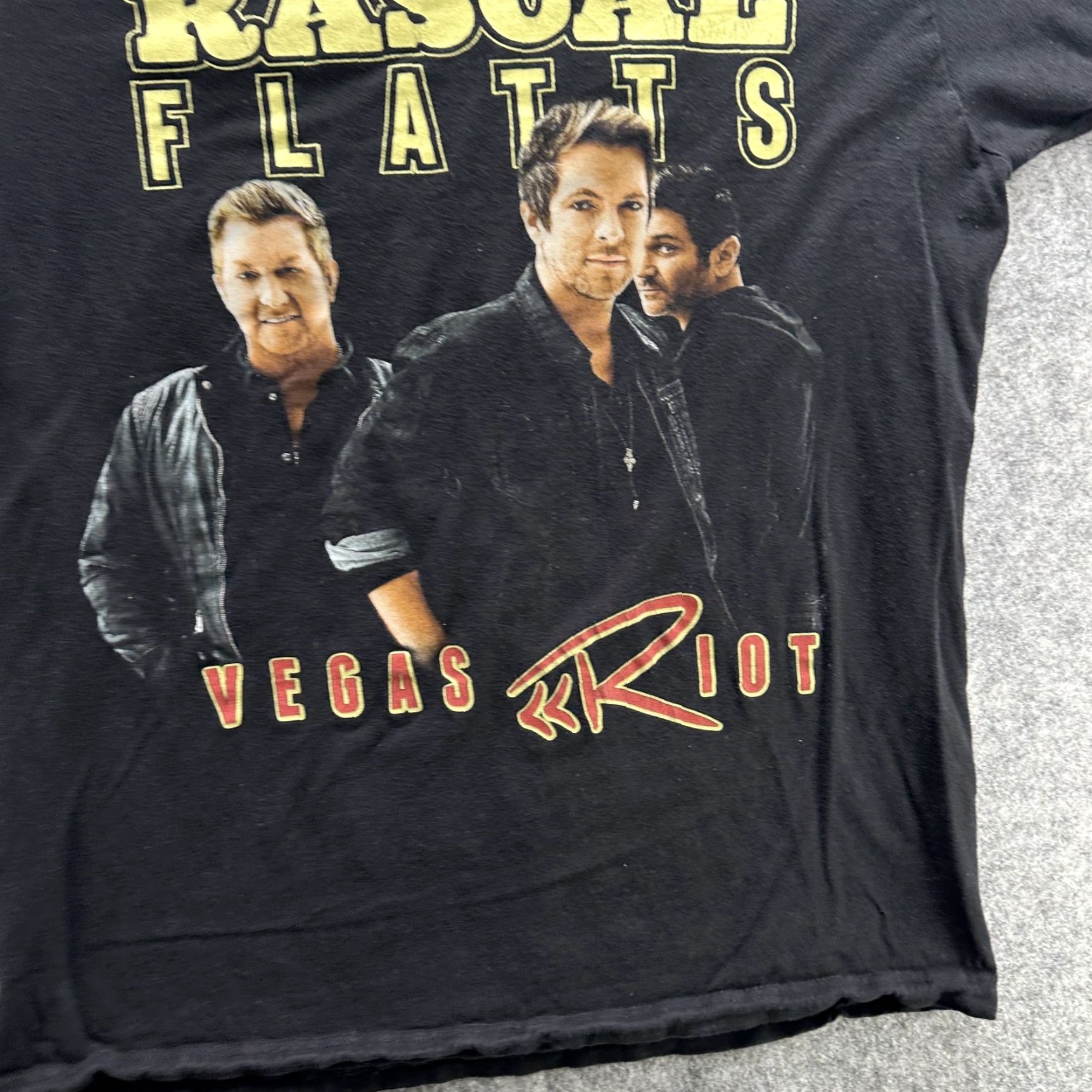 Vintage Rascal Flatts Shirt Mens Medium Black Vegas Riot 2015 Concert Tour Country Band Crew Neck Short Sleeve Graphic Print Back Dates Size US M / EU 48-50 / 2 - 4 Thumbnail