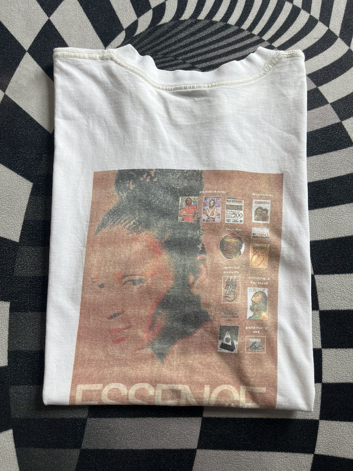 Arts & Science Vintage ESSENCE Communications INC promo 90’s Tshirt Size US XL / EU 56 / 4 - 1 Thumbnail