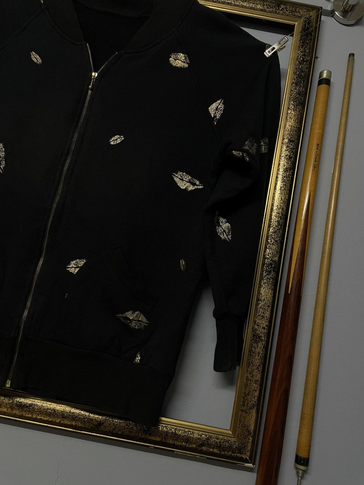 Vintage Vintage 1990s History Of Punk Artisanal Kiss Sunfaded Hoodie Size US M / EU 48-50 / 2 - 4 Thumbnail