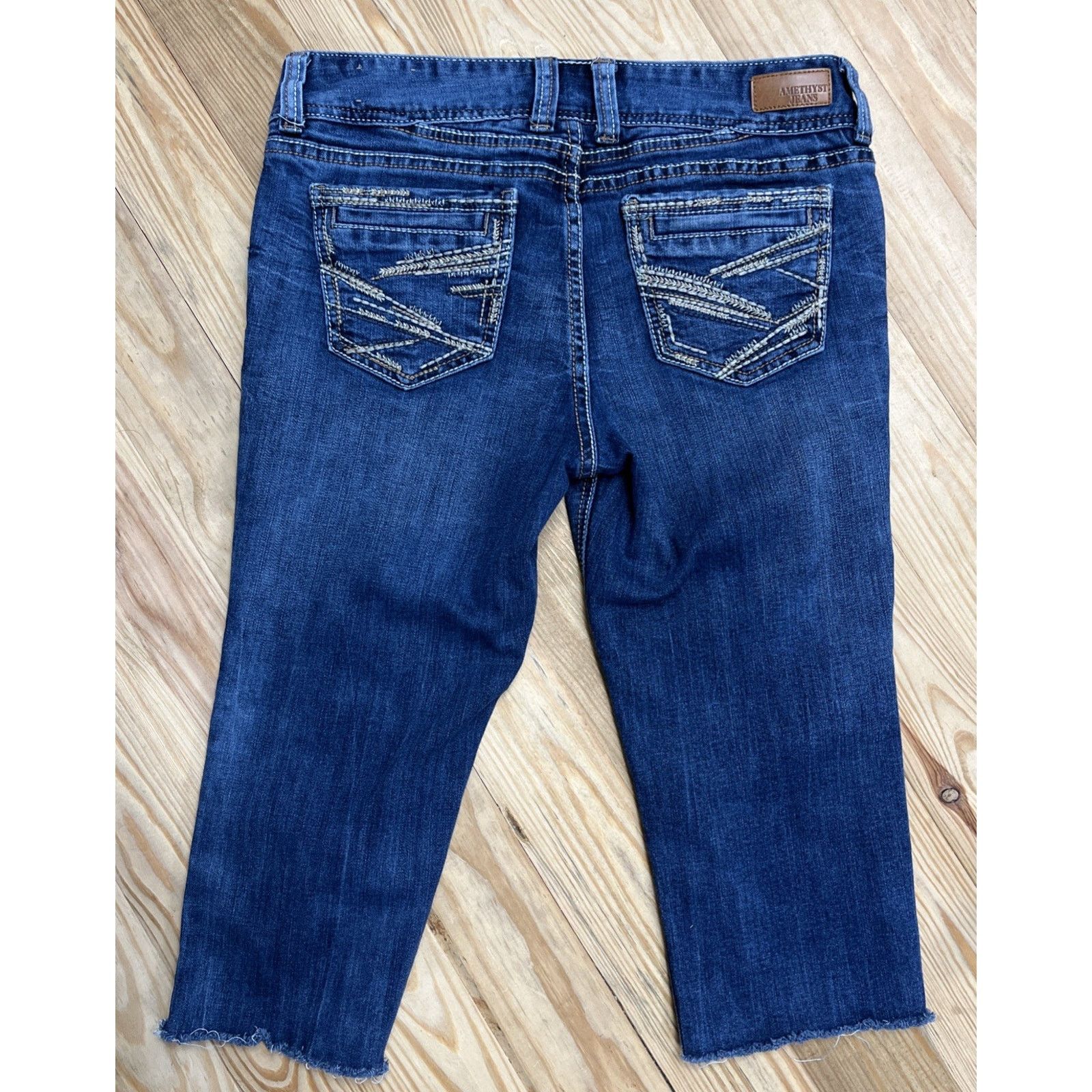 Other Amethyst Jeans Embroidered Capri Sz 7 Size 31" - 2 Thumbnail