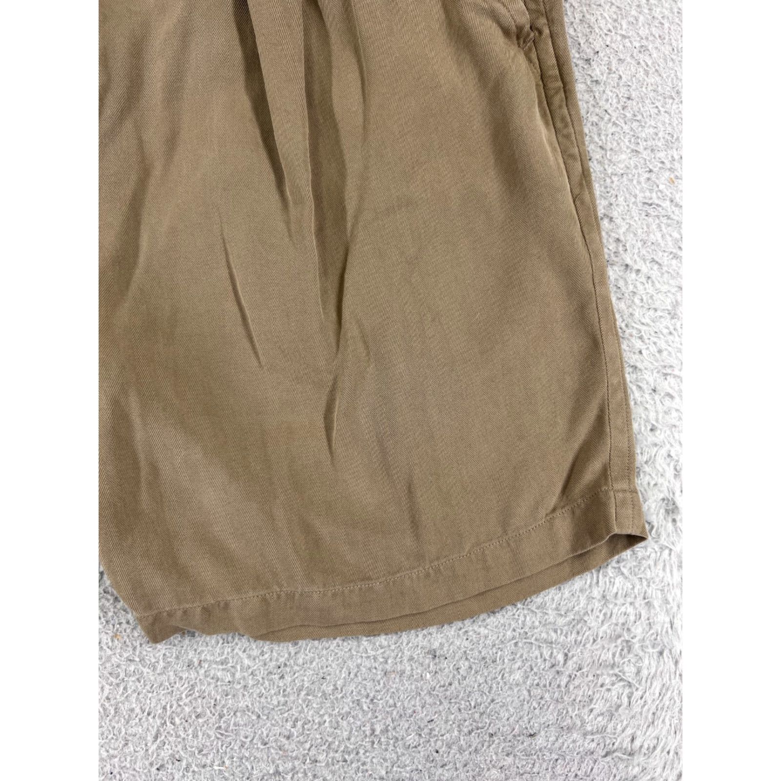 Tommy Bahama Tommy Bahama Shorts Men 34 Beige 100% Silk Pleated Herringbone Bermuda Casual Vintage No Size US 34 / EU 50 - 2 Thumbnail
