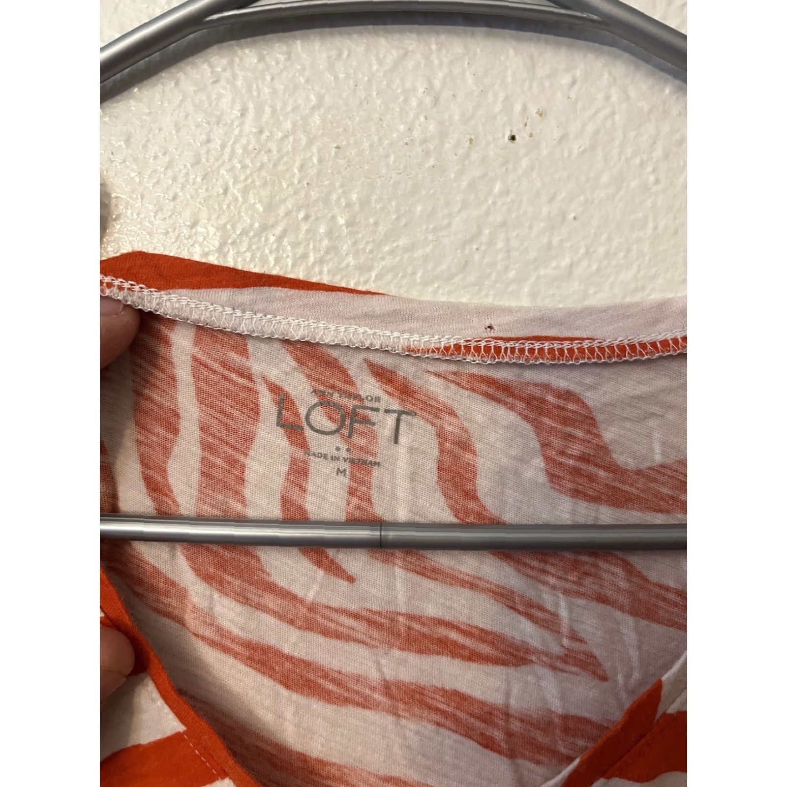 Ann Taylor LOFT T-Shirt Orange Animal Print Round Neck Cap Sleeve Top Tee Medium Womens Size M / US 6-8 / IT 42-44 - 2 Thumbnail