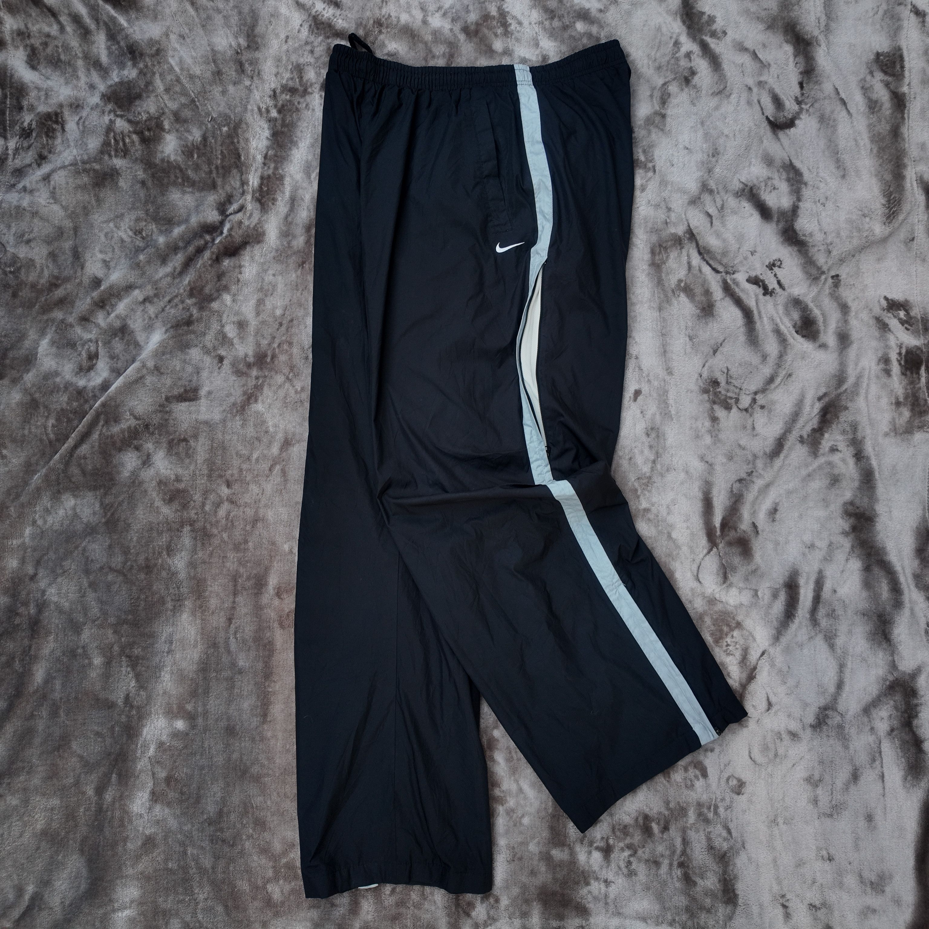 Vintage Y2K Nike Black Track Pants - 5 Pockets Size US 38 / EU 54 - 1 Thumbnail