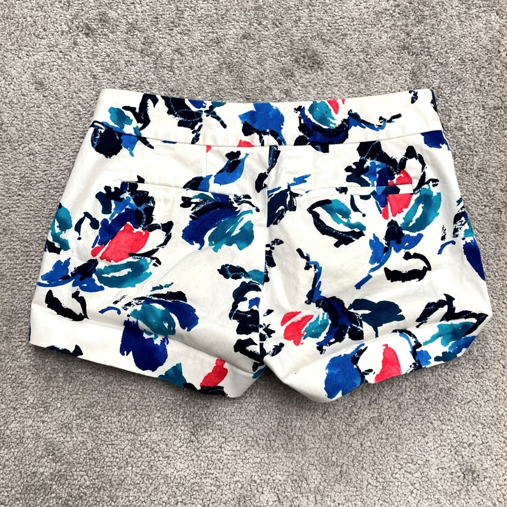 J.Crew J.CREW Womens Shorts 00 White Floral Casual Mid Rise Cotton Stretch Bermuda 3" Size 24" / US 00 / IT 34 - 2 Thumbnail
