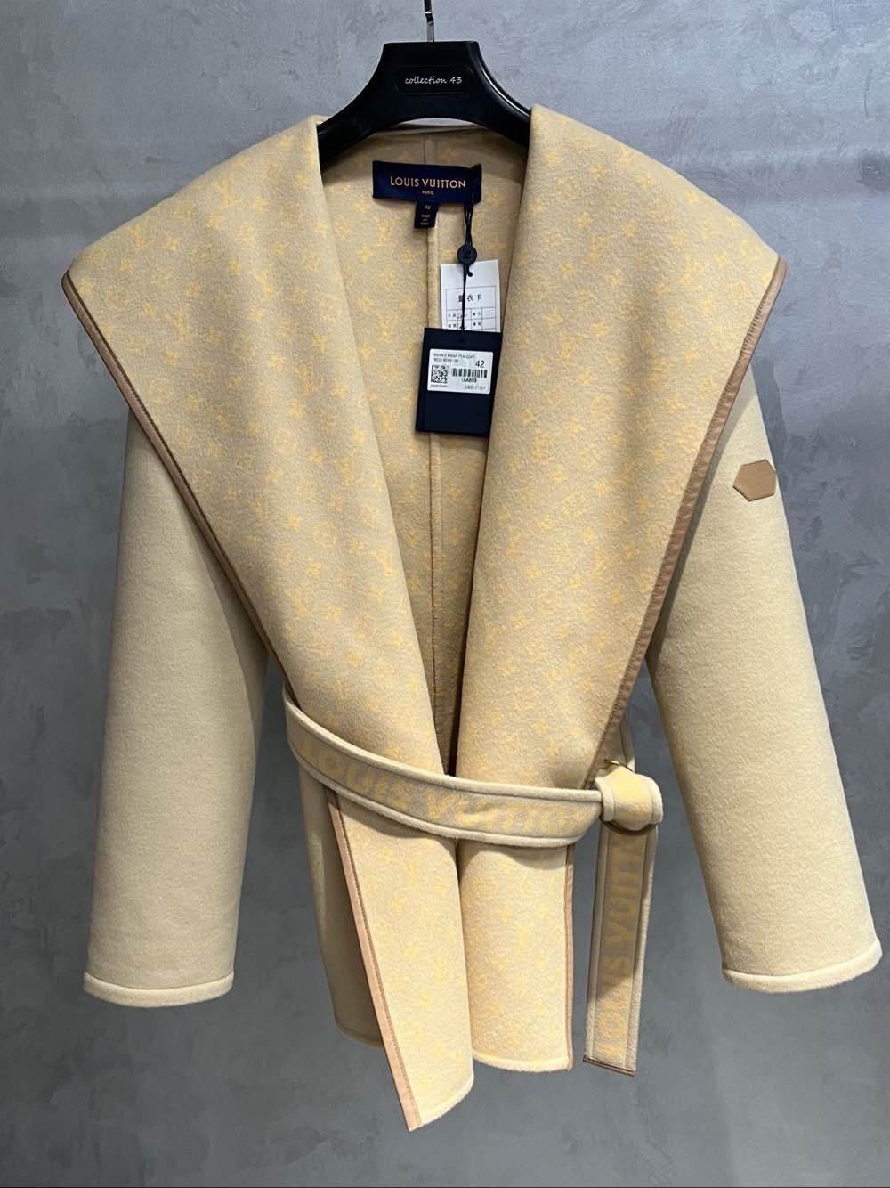 Louis Vuitton Louis Vuitton Monogram Hooded Coat Size 42 Size M / US 6-8 / IT 42-44 - 1 Thumbnail