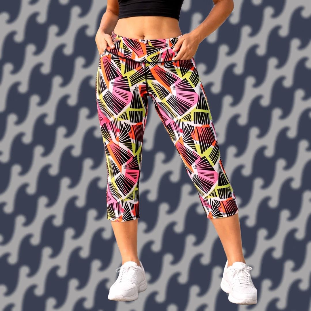 Fabletics Fabletics Leggings Womens Medium Multicolor Geometric Print Athletic Yoga Capri Size 32" / US 10 / IT 46 - 1 Thumbnail