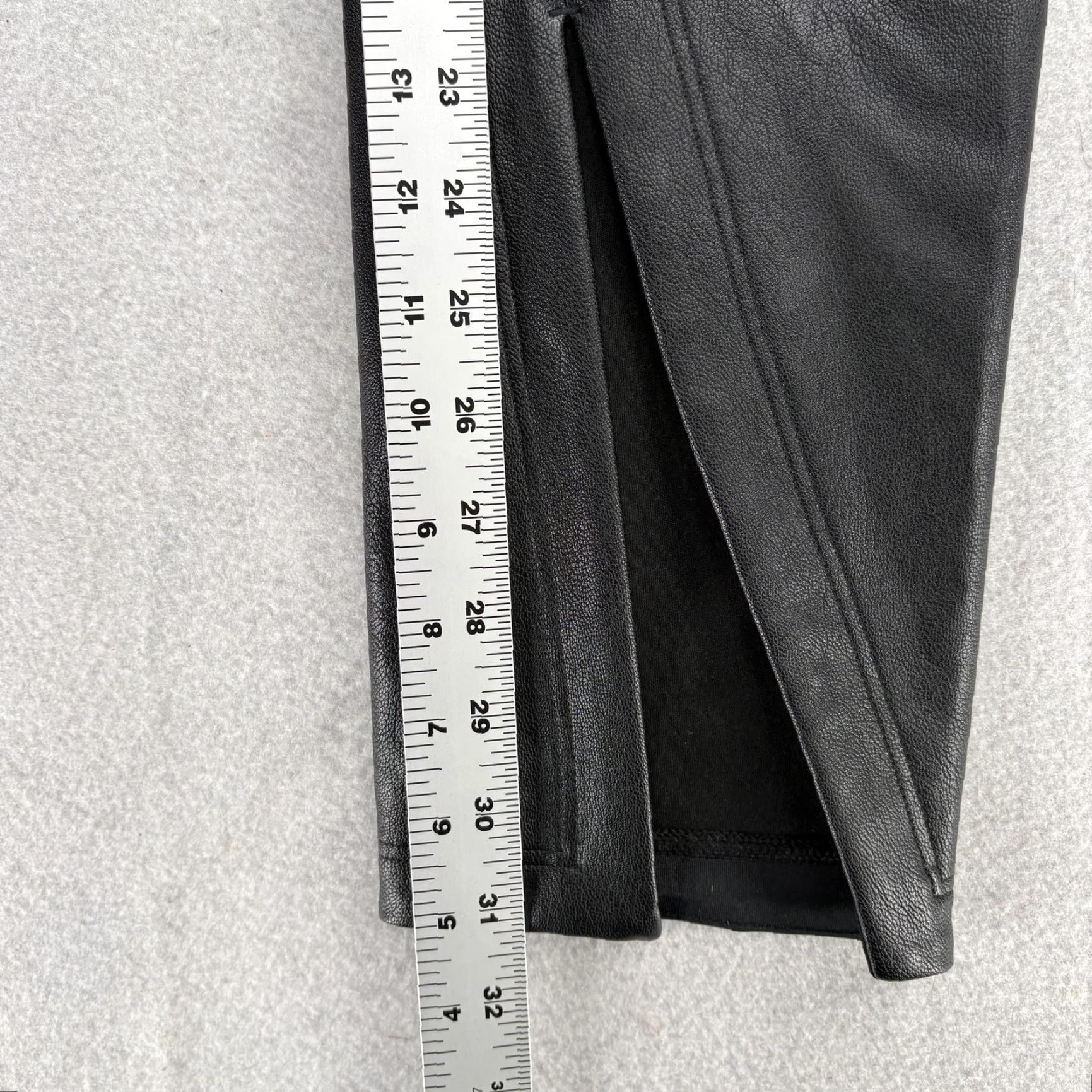 Spanx Spanx Black Faux Leather Front Slit Skinny Pants Womens Medium Pull On Stretch Slimming Shaping Size 32" / US 10 / IT 46 - 7 Thumbnail