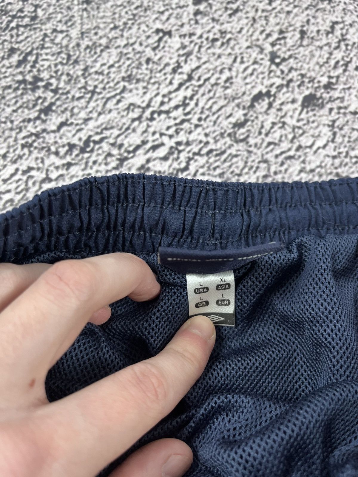 Umbro Vintage 90s Umbro shorts streetwear big logo style L Size US 34 / EU 50 - 8 Thumbnail