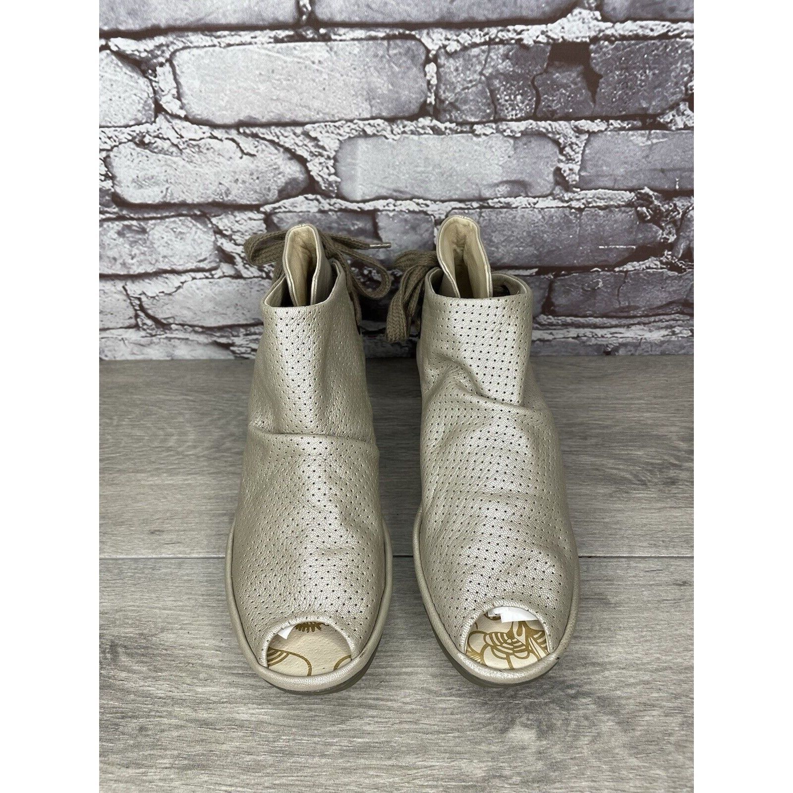 Fly London FLY London Yake Pearl White Leather Perforated Back Lace Wed Size US 7.5 / IT 37.5 - 18 Thumbnail