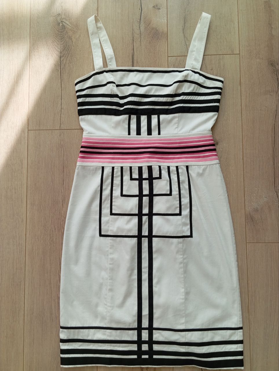 Karen Millen Karen Millen Geometric Stripe Bodycon Dress White Pink 10 Size M / US 6-8 / IT 42-44 - 1 Thumbnail