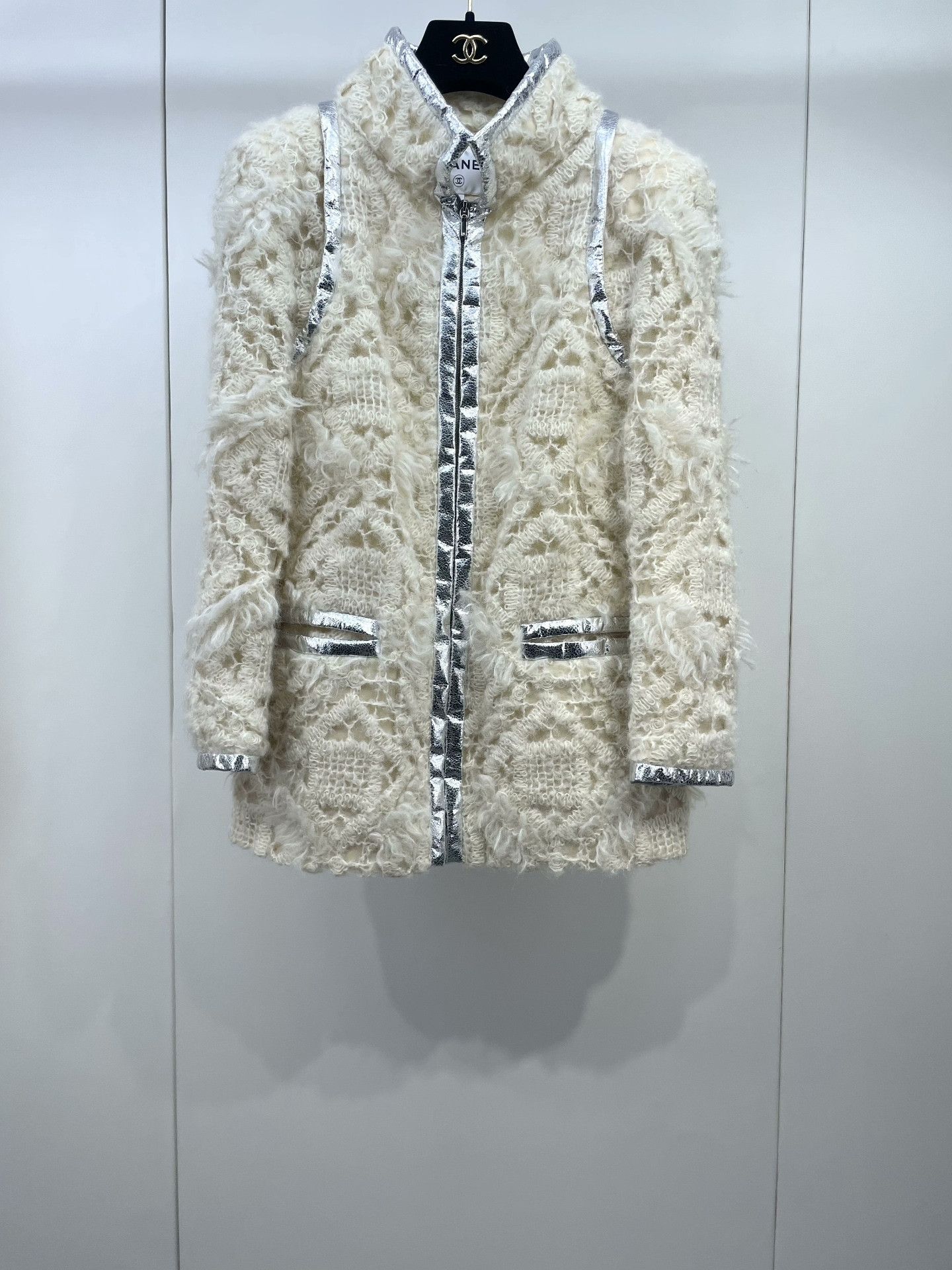 Chanel Chanel Beige Hollow-Out Two-Pocket Jacket Size XXS / US 00 / IT 34 - 1 Thumbnail
