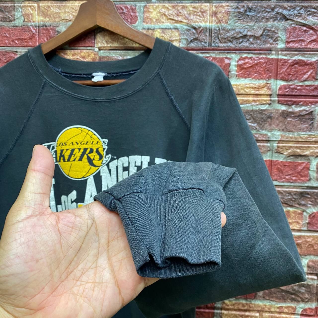 Vintage RARE VINTAGE 70S LAKERS LOS ANGELES FADED BLACK SWEATSHIRT Size US L / EU 52-54 / 3 - 5 Thumbnail