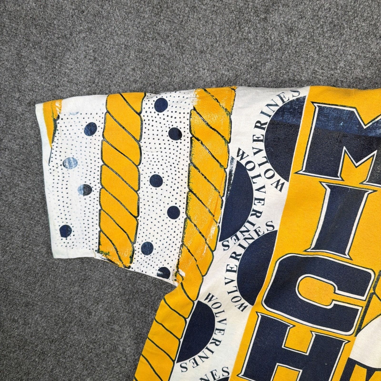 NCAA Vintage Michigan Wolverines Shirt Mens XL White 90s NCAA AOP Size US XL / EU 56 / 4 - 5 Thumbnail