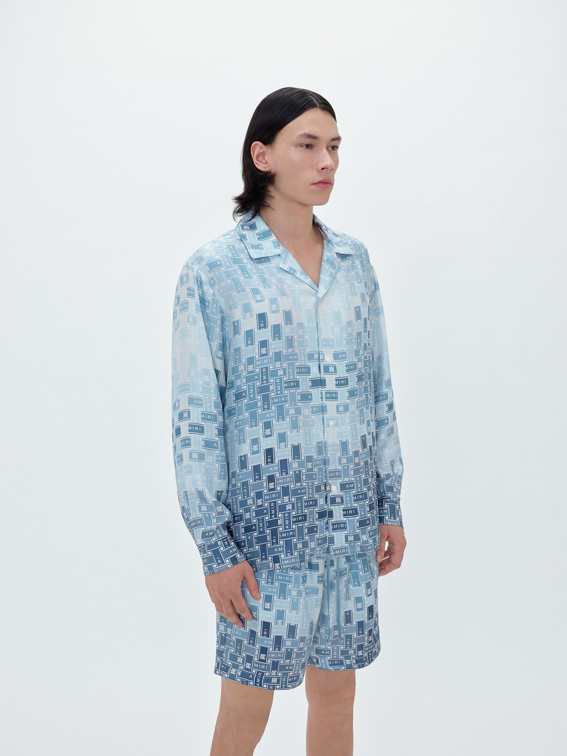 Amiri o1s1wg110825 Gradient Tape Shirt in Blue/White Size US XL / EU 56 / 4 - 5 Thumbnail