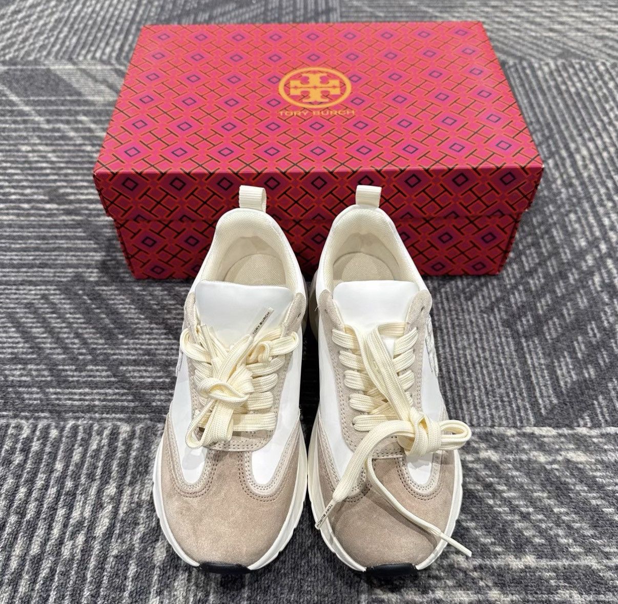 Tory Burch Tory Burch Good Luck Low-top Fashion Sneakers J42 Size US 5 / IT 35 - 2 Thumbnail