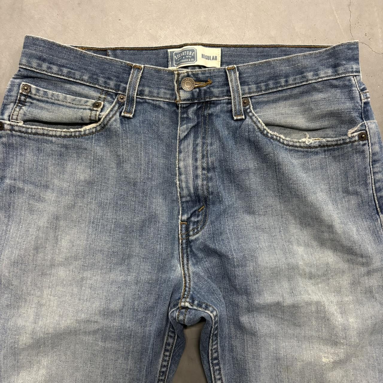 Levi's Crazy Vintage Y2K/2000s Levis Straight Fit Medium Blue Wash Denim Jeans! Size US 32 / EU 48 - 2 Thumbnail